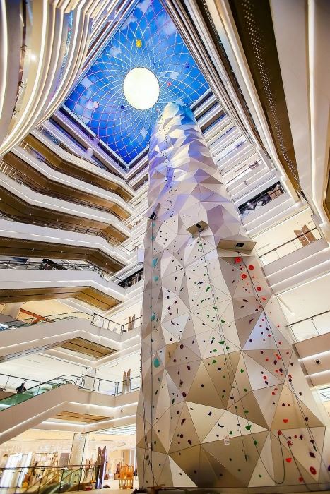 “十里南京路、一个新世界” | 约会潮玩地，遛娃好去处