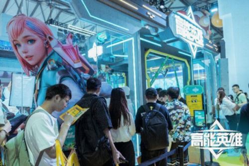 coser变装、老外求号……《高能英雄》引爆炎炎夏日！