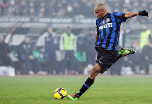 蓝黑闪电攻防一体 昔日“世一”此刻登场