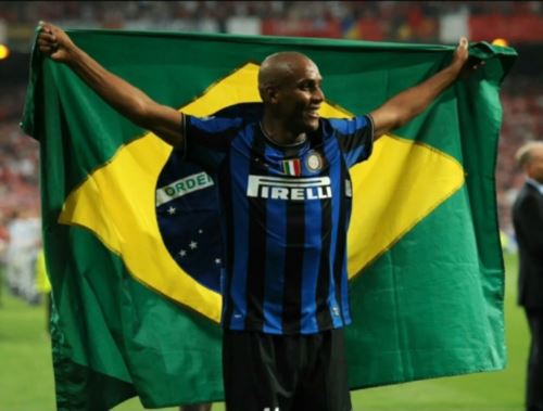 蓝黑闪电攻防一体 昔日“世一”此刻登场